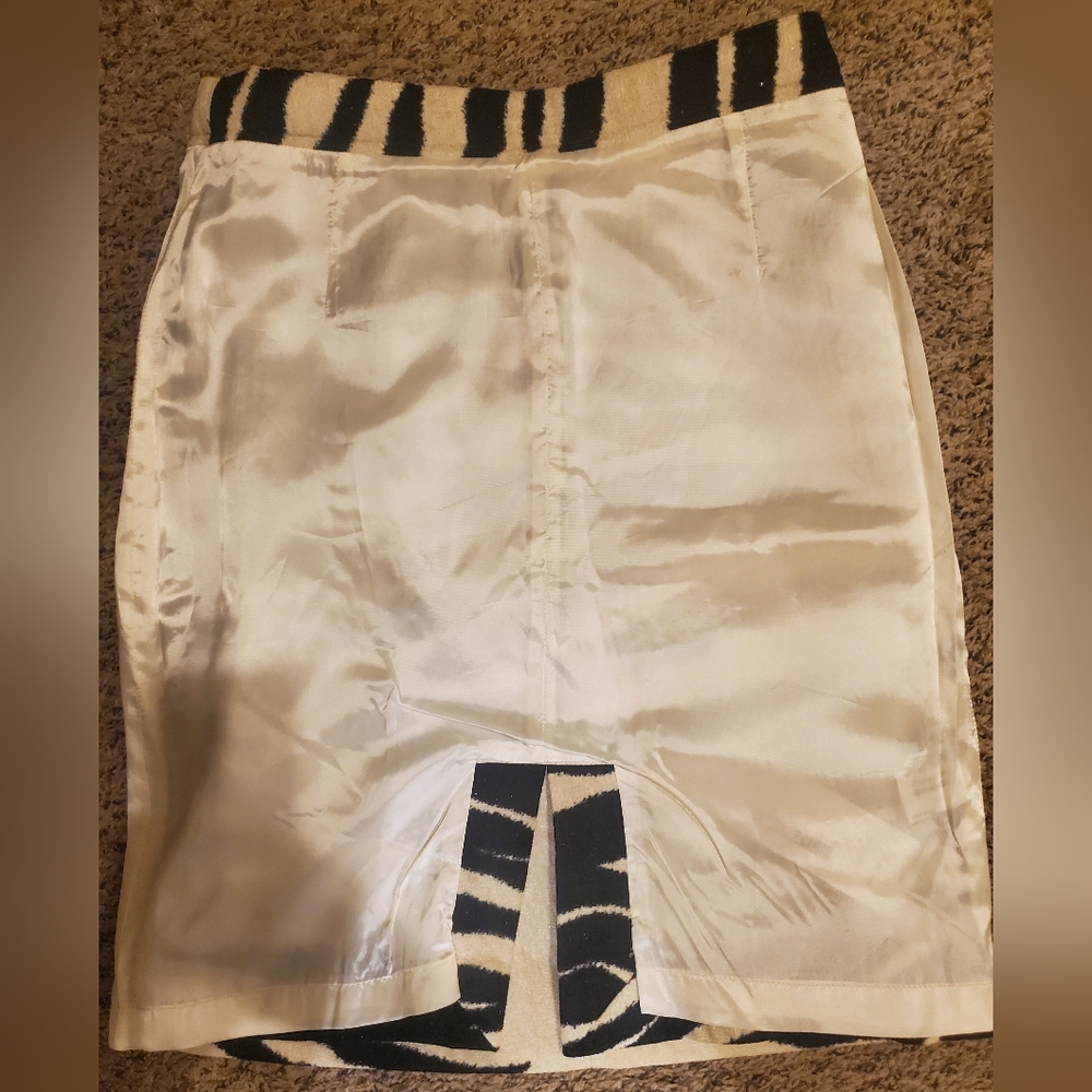 Dries Van Noten Zebra Patterned Skirt in Black and Cream - Picture 5 of 8